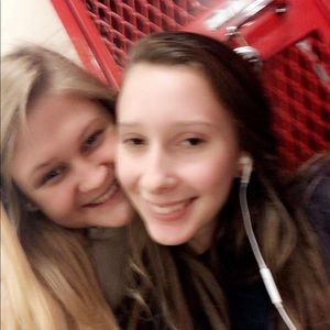 Meet your Poshers, Abby and Karis